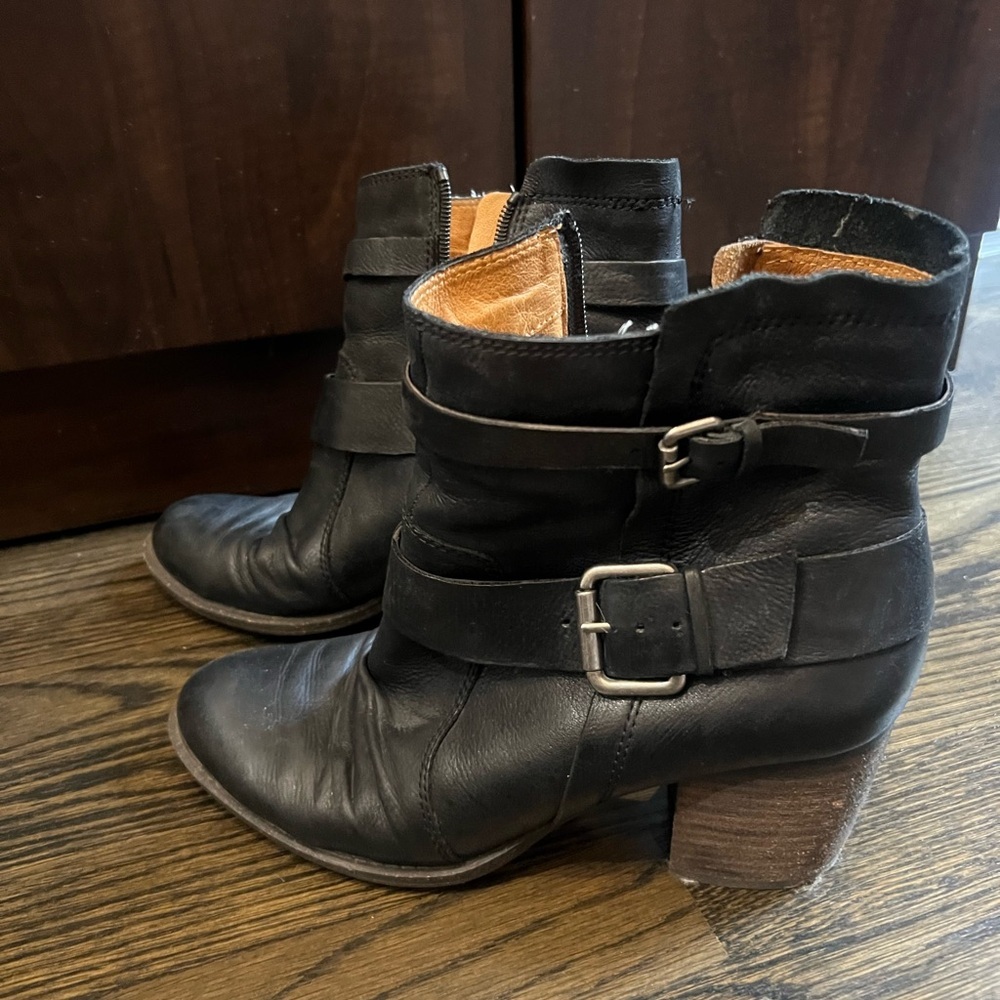 Naya Y2K 2000s Women’s Black Leather Ankle Boots Bootie Buckle Details 9